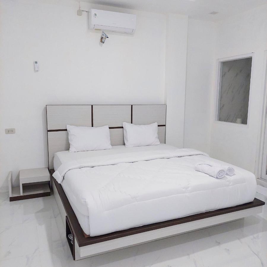 The Riton Hotel Tigaras Экстерьер фото
