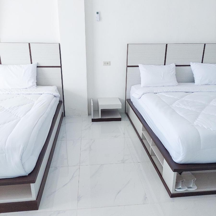 The Riton Hotel Tigaras Экстерьер фото
